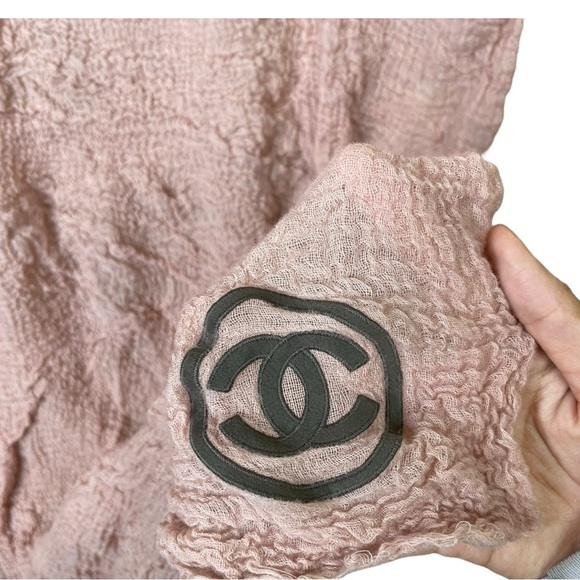 CHANEL Women SCARF/SHAWL 95% Wool 5% Cashmere Pink Embroidered Logo Rectangle - Picture 3 of 10